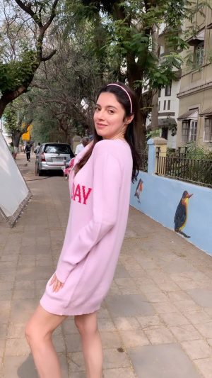 Divya Khosla Kumar Instagram - When you’re busy doing photo shoot for your Insta and Yaariyan 2 Shot is ready 🤪 u better be 🏃🏻‍♀️ #ShootDairies #Yaariyan2 #instagood #sundayfunday ☺️