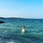 Doğa Rutkay Instagram - Plansız ve zamansız güzelliklere inanıyorum. Ancak planlanan ve zamanı geldiğinde hayata geçen güzellikler de var✋🏼 Bir çok zorluk, karışıklık , aksilik içinden enfes bir ışık sızıyor! Ben; ailemle birlikte sızan o enfes ışığa ve onun peşinden gitmeye inanıyorum☺️🙏🏼🧿✨💫🫀❤️ #EkimdeYazBirBaşkadır #YeniHayatYeniSonbahar