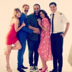 Doğa Rutkay Instagram - Filmin afiş çekiminden bir kareyle sizlere günaydın! Toronto turnesinin gecesinden bana iyi geceler🤩 #havamuhalefeti filmimiz @netflixturkiye ‘de yayında ve trendlerde! Bu ekip bunu hakediyordu ama☺️ @mkayakepez yazdı ve yönetti ♥️ @elifyakarcelik uyguladı😎 @alisunal ve ben bayıla bayıla oynadık yetmedi rolleri yaşadık resmen😬 @kokenliege ve @burak_hakki iyi ki vardınız ne güzel olduk beraber🩵 Filmde emeği geçen tüm oyuncu arkadaşlarımıza , tüm kamera arkası önü dostlara selam olsun🙏🏼 @bkmonline ailemiz ne mutlu bize; nice filmlerimize🌟 Gelen tüm yorumlara teşekkürler eksik olmayın🙏🏼❤️💫# (Yorumlarınız çok değerli hepsini tek tek okuyorum dm’den😬) Ekibin gizli kahramanları, şahane kadınlar ; desteğinize sonsuz teşekkürler! @ozunalgulcin @meltemkazaz @esinramazanoglu