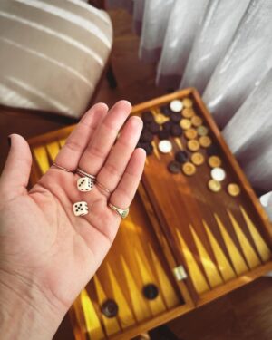 Doğa Rutkay Instagram - Sevgili dostlar, bildiğiniz gibi biz Urlada tatlış bir beldemize taşındık, 🌴ailecek ömrümüzde bir kapı araladık 🚪.Yavrularımızı doğada,yağmurda,denizde, karmaşadan stresten uzak her saniye bulutların ☁️geçişini izleyebilecekleri bir tecrübe yaşatmak istedik.
Bakalım deniyoruz, olur da becerirsek çok sevinicem 👍🏼yok olmadı bakarız, malum bi Kerimcan bi ben durmadan İstanbul’a işlere koşturuyoruz🐎
Şimdiii bu postu paylaşmak istememin sebebine gelelim🤗
Dostlarr tabi işlerimiz uzadığında yavrularımızı  da peşimizden sürükleyerek ailecek İstanbul da nerede kalsak, çoluk çocuk gelip gidiyoruz ne yapsam diye düşünürken karşıma @missafir çııktı!
Tam bize-çocuklara uygun bahçeli, sıcacık çok rahat ettiğimiz merkezi bir ev bulduk ve yerleştik🪴. Rezervasyondan karşılamaya kadar tüm süreçte desteklerinden çok memnun kaldık. Karşılamadan, temizliğe, 7/24 iletişim desteğiyle sahiden kusursuz bir “ev hissi” deneyimi yaşadık👍🏼🌟💫
Bu vesileyle tüm ekibe ve bu güzel oluşuma teşekkür etmek istedim 🧿
Türkiye ve yurt dışında ev rahatlığında konaklama için @missafir’e bakabilirsiniz benden caanı gönülden bir #tavsiye!
Okullar ara tatil olunca yine ailecek İstanbulda’yız bu sefer hangi @missafir 🏡evinde kalsak acaba?😬😍
#tavsiye
#reklam