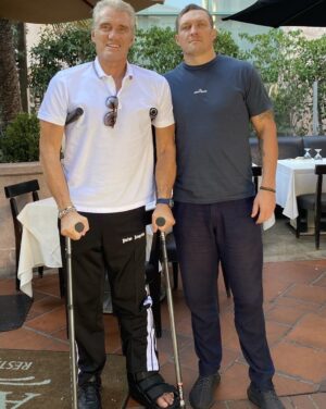 Dolph Lundgren Instagram - At lunch in Beverly Hills with world boxing heavyweight champ Oleksandr Usyk, who holds three of the four world titles after defeating Joshua in September this year. Nice guy and a great fighter, who actually went back to Kiev after the invasion to join the Ukrainian Defense Forces. A tough Comrade in Arms for Expendables 5? 👊🇺🇦