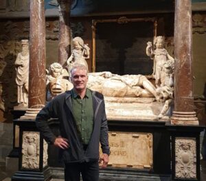 Dolph Lundgren Instagram - With my brother Johan at the Uppsala Cathedral in Sweden. Great to see him after over a year of travel restrictions. Feels good!