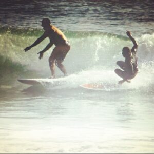 Dominic Purcell Instagram - @sinceiwas7 You big bastard, dropping in on me all day long. Mates rates. “The laugh on him”. Session quickly turned into who can kill each other first with a surfboard. 😂

Love ya.