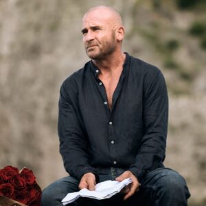 Dominic Purcell Instagram - @paramountpics …… lookin forward to the release of this film. People telling me for years I’ve got to do a comedy. 

Playing an action hero who’s career is on the downside. He gets an offer to do an art film in Italy with hopes of being viewed as a “ SERIOUS ACTOR” with the delusional hope of winning an #oscar. The whole thing turns into a shit show. 

All very apt. 😂😂😂😂