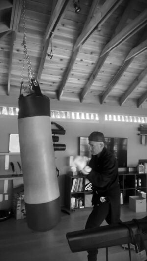 Dominic Purcell Instagram - Not a boxer. Don’t claim to be. But I fuckin love it. Especially sparring u get to punch someone in the head oh yeah and my head and don’t get sued. Better than war and #nukes. I’m calling out @dustinpoirier just kidding mate. 😳😂