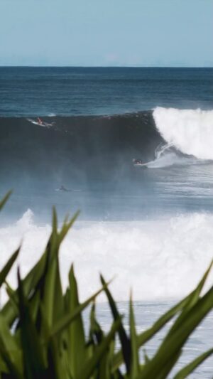 Dominic Purcell Instagram - Jesus!…….. this brings a tear to the eye. @john_john_florence and friends. 

Thanks @jimmicane for letting me repost this. Just incredible to watch the best surfers in the world at play.