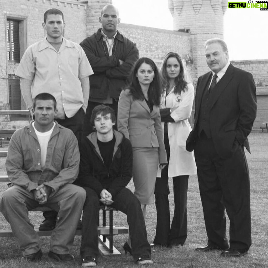 Dominic Purcell Instagram - It’s all I get on insta. #prisonbreak prison break prison break prison break prison break. Ok for fuck sake. This pick— the OG’S. Never will I experience or be part of a show so great again. It was a one off. A story so beautifully written, imagined and executed that blew up world wide. The cast? Once in a life time. The chemistry with us was extraordinary. As for 6? It’s still mentioned in hushed tones in and a around @foxtv and @disney ‘s corridors. It’s on the studios. My gut feeling is and always has been optimistic. Wentworth and I are very close. We chat. Life stuff. Now if you may let’s talk about something different. I’m about to do this great film with one of the worlds great actors and legends it’s a big deal 😖….. wait your not interested.