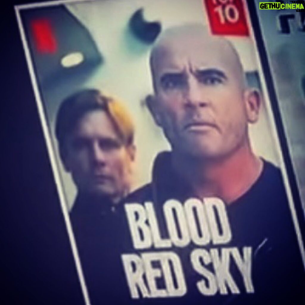 Dominic Purcell Instagram - Brought to my attention #bloodredsky still killing it overseas. Congrats Peter your a bloody good dircetor. Happy for ya mate. @netflix @bloodredskynetflixfilm @netflix 🍺🍺