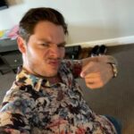 Dominic Sherwood Instagram - Last chance to bid for the @ustheatreco (a charity that mentors and educates through theatre for underserved youth) for a meeting with me. Link in bio. Check out the story too for the link. Ps: Here’s some BTS from the movie I’m still not allowed to talk about MWAHAHA 😈