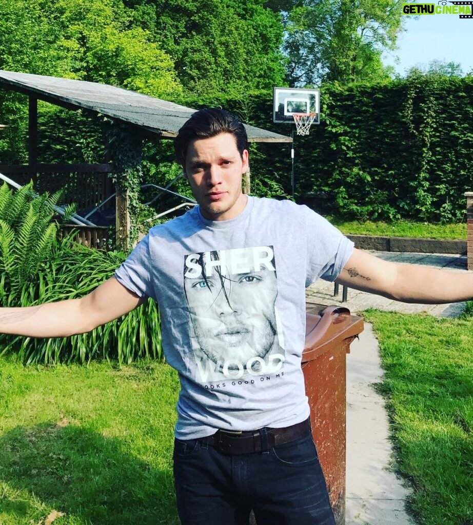 Dominic Sherwood Instagram - Embrace your uniqueness! #looksgood campaign supports www.anti-bullying alliance.org.uk. So get your apparel now and help stamp out bullying! What makes us different makes us amazing! HURRY!!!! Visit https://represent.com/sherwood