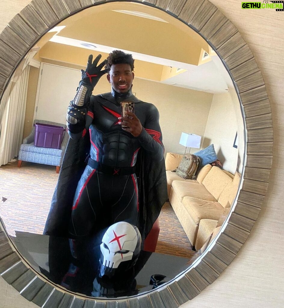 Dominique Barrett Instagram - Red X comes to #SDCC ❌ walking around as Red X was so fun 🎬 I had a couple fades to run. I even met the writer of Teen titans Academy @ilovetimsheridan & we even got to talk about my red x film I’m creating 🥂🔥 10/10 experience !! Also if you took a picture of my Red X DM ME THE PHOTO.. or else 🥷🏾 Suit by: @jcurtis_atelier Helmet by: @godofprops Suit accessories by: @chadhatter San Diego Comic-Con