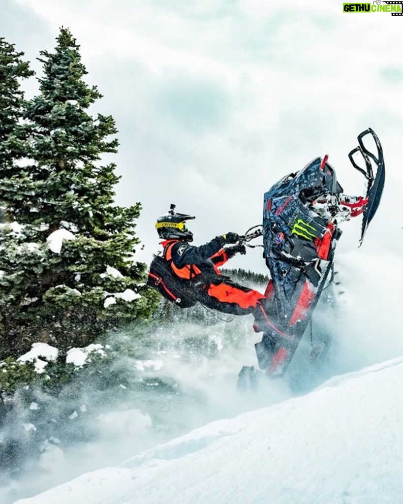 Donald Cerrone Instagram - Snow, snow and more snow. 🌨️ It's a good thing @vpracingfuels has products for that! @cowboycerrone relies on VP Sub Zero 2T Synthetic Engine Oil and C9 Fuel to maximize his snowmobile's performance when he's tearing up fresh powder. ❄️ What fuels your snow fun this winter? ☃️