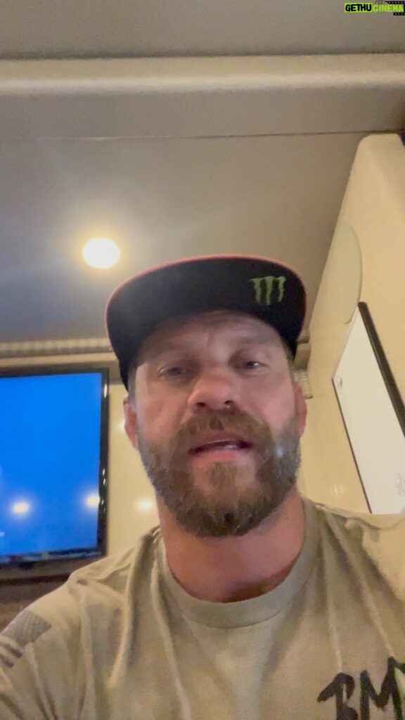 Donald Cerrone Instagram - You heard it @jellyroll615 got the money on bullet!! Head over to @betonline_ag and get the bets!!