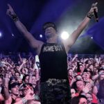 Donnie Wahlberg Instagram - While driving home — through the corn fields of Iowa and western Illinois yesterday — I was thinking of writing a post to express the joy that I felt, in seeing you all this weekend, but I didn’t have an image that would match what I was wanting to express. Then I thought, “duh, just scroll IG because you know a Blockhead will post the perfect image (like they usually do) and you can use that”. Thanks @luvinmesomed for this pic — which just about sums it up. Blockheads, it makes me so happy to see your faces — so many familiar ones and (surprisingly) so many new faces too! All of your eyes and smiles reflecting the same joy and love that I feel inside myself when I see you all. Somehow, it just keeps getting better and more meaningful when we get together. Whether on a boat, an arena, a random town or a State Fair — we all leave home and make the journey, unsure of what we are getting into, but trusting in our hearts the entire time. It’s always worth the effort. Thank you all for being such an inspiration and a most wonderful blessing in my life. Looking forward to seeing you at the next @nkotb and #Blockhead endeavor and sharing in the magic that is Blockhead Love! Forever, your Homeboy and Captain! 🤖❤️♾💫✨🤟🏼 #BlockheadLoveForever #LOVEETERNAL 📸: @luvinmesomed @iowastatefair Iowa State Fairgrounds
