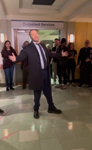 Donnie Wahlberg Instagram - Yesterday — April 4 — was not only #NKOTBReunionDay, it also happened to be the day that we officially wrapped Season 13 of #BlueBloods.  I can’t tell you all how fortunate I am to work with such an amazing cast & crew, nor can I ever properly express my gratitude to them and to all of you — our loyal fans & viewers!  I can, however, promise to keep working my ass off to show you how incredibly thankful I am for this most wonderful opportunity to be welcomed into your homes (with my TV family) each week, to be part of your lives and to have you as part of mine — and to be so blessed to do what I love to do everyday.  Thank you!  On to Season 14!  See you in July!  Let’s go!  @bluebloods_cbs @cbstv 🤖❤️♾💫✨🤟🏼 🎥: @thereggieice