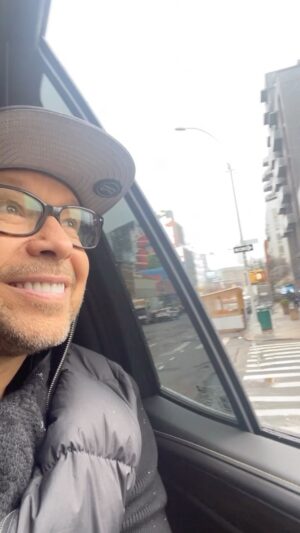 Donnie Wahlberg Instagram - Nothing like snow flakes in March! Keep the faith — and be safe — spring time is on the way. #Happy #Tuesday 🤖❤️♾💫✨🤟🏼❄️🌨️⛅️🌤️☀️🌞😎