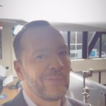 Donnie Wahlberg Instagram - Hanging Tough #Tuesday or #Happy Tuesday? Either way — have a great day! #Happy #Tuesday! 🤖❤️♾💫 #reels Brooklyn, New York