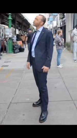 Donnie Wahlberg Instagram - Walking into #Monday of #BlueBloods Season 13 Premiere week like. 🕺🏼🔥😉😎
#reels #mondaymotivation #bluebloods