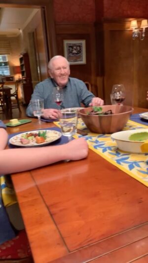 Donnie Wahlberg Instagram - #TomSelleck = #Legend! #BlueBloods #family #dinner = #Legendary! Season 13 Coming soon! Let’s go! 😂❤️🙏🏼💫💙

 #reels @vrayskull @bridgetmoynahan @willestes101 @bluebloods_cbs