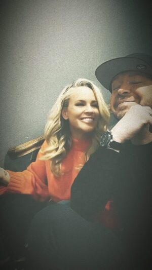 Donnie Wahlberg Instagram - Good morning! ➡️ May your week be filled with love.  Doing things you love.  Surrounded by people you love.  With people who love you in return.  Including, yourself. ❤️ 

#monday #motivation #mood #Love #Happiness #forever #inspiration #couple