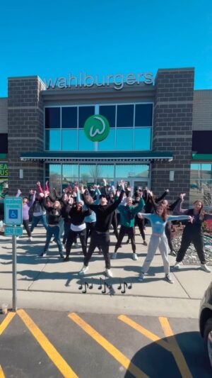 Donnie Wahlberg Instagram - That time Blockheads organized a KIDS flash mob! 🤖❤️
#StillKIDS #Flashmob #NewMusic