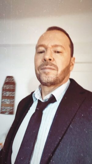 Donnie Wahlberg Instagram - Thank you for your patience. It’s about that time again. Can’t wait to be back with the most amazing cast & crew on TV! #BlueBloods Season 14, here we come. ❤️💙🎬🎥 #thankful #Brooklyn Let’s Go!