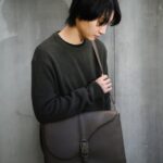 Dori Sakurada Instagram – DIOR

『Dior Pillow』ブラウンのグレインドカーフスキンがあまり持っていないカラーでお気に入り！
「CD Lock」のバックル留めフラップがかっこいいです🔥

素敵なホリデーギフトを贈ってくださいました🎄✨
ありがとうございます☺️