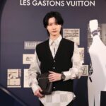 Dori Sakurada Instagram – LOUIS VUITTON

ルイ・ヴィトンの新作ジュエリープレゼンテーションにご招待いただき、参加しました💎

ウォッチ＆ファインジュエリーのクリエイティブ・ディレクター、フランチェスカ・アムフィテアトロフ氏が来日し、自ら手がけた数々のコレクションをご紹介してくださいました！
今年1月に発表されたメンズファインジュエリー『レ ガストン ヴィトン』は、デニムにインスパイアされたブルーカラーの世界観でディスプレイされ、男女問わず楽しめる遊び心溢れるコレクションになっています✨

僕は『デザイナーペンダント レ ガストン ヴィトン』を身に着けたのですが、実際にペンとして描くこともできるアイテムで、フランチェスカ氏が語ってくださったガストン氏の思い出や遊び心、家族想いな一面など、今回のコレクションが生まれた背景を知ってからだとさらに魅力を感じることができて、とても嬉しかったです☺️
僕もガストンさんにお会いしてみたかったな✨

そしてプレゼンテーションの後は皆様とお食事を共にし、ルイ・ヴィトンのジュエリーのように輝かしい時間を過ごさせていただきました✨
ジュエリーや宝石は見るだけでも、身につけるだけでも美しく、気分が上がりますが、そこに素敵な時間や思い出が加わることで、より大切に想えるようになりますね💎✨

皆さんもルイ・ヴィトンの新作ジュエリーコレクション、ぜひチェックしてみてください！

Thank you for inviting @LOUISVUITTON
@francescaamfitheatrof
#LesGastonsVuitton
#LVWatch
#LVFashion
#InvitedbyLouisVuitton
#Sponsored