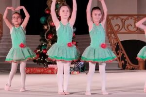 Dorit Kemsley Instagram - My baby girl’s first ballet recital The Nutcracker. 😍🎄🥹🩰 
I couldn’t be more proud of how determined and passionate Phoenix has been since starting ballet just over 5 weeks ago! 
She was the last student to join the academy and since then I’ve watched her dedication and excitement transform into pure joy and focus on being the best she could be.
I for sure felt like I was more nervous than she was, as I sat in the audience, watching my precious little girl perform for hundreds of people. Tears of joy rolling down my cheeks, as any proud parent would understand. I not only felt an immense sense of pride but equally so, have felt inspired in the best way possible. 
I’m so grateful we get to share these occasions with my sister and her family. It makes these moments feel even more special.
Bravo principessa we are all so proud of you! 💖🩰✨