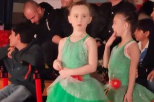 Dorit Kemsley Instagram - My baby girl’s first ballet recital The Nutcracker. 😍🎄🥹🩰 
I couldn’t be more proud of how determined and passionate Phoenix has been since starting ballet just over 5 weeks ago! 
She was the last student to join the academy and since then I’ve watched her dedication and excitement transform into pure joy and focus on being the best she could be.
I for sure felt like I was more nervous than she was, as I sat in the audience, watching my precious little girl perform for hundreds of people. Tears of joy rolling down my cheeks, as any proud parent would understand. I not only felt an immense sense of pride but equally so, have felt inspired in the best way possible. 
I’m so grateful we get to share these occasions with my sister and her family. It makes these moments feel even more special.
Bravo principessa we are all so proud of you! 💖🩰✨