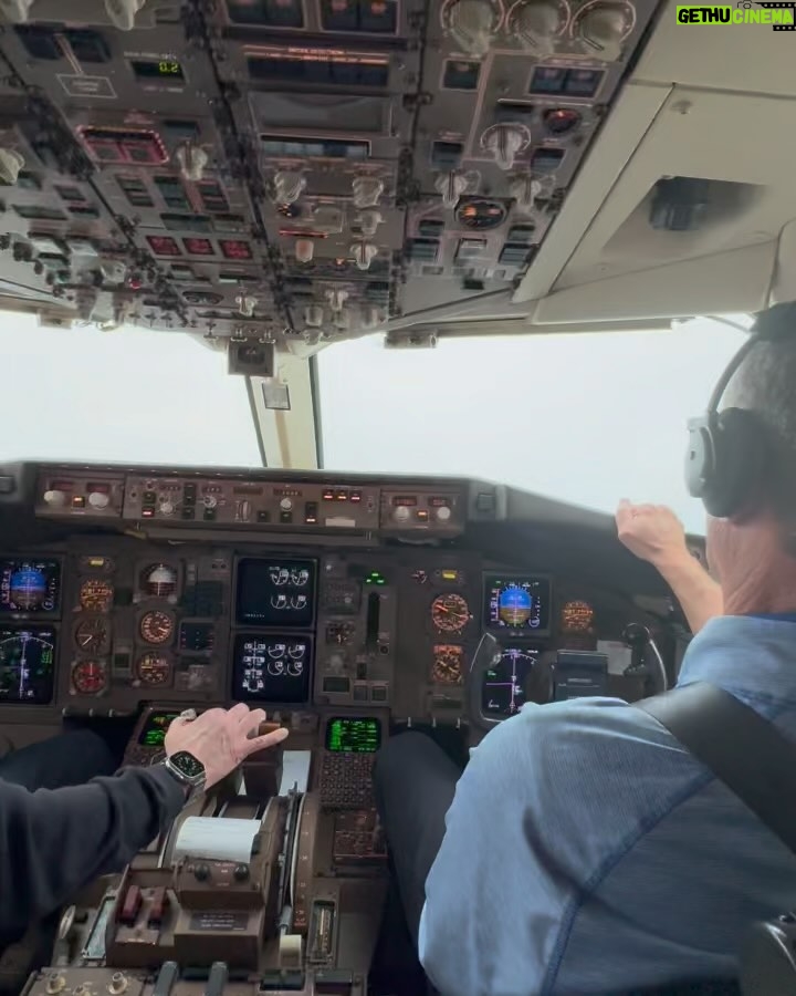 Drake Instagram - There’s a couple landings I love on Air Drake but tbh the low visibility is the most exciting it makes your heart drop a bit…lucky I got the best putting this shit wheels down