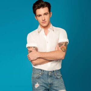 Drake Bell Instagram - Live Shows are back! Where should I perform next?! ¡Los conciertos han vuelto! ¿Donde quieres que actúe?