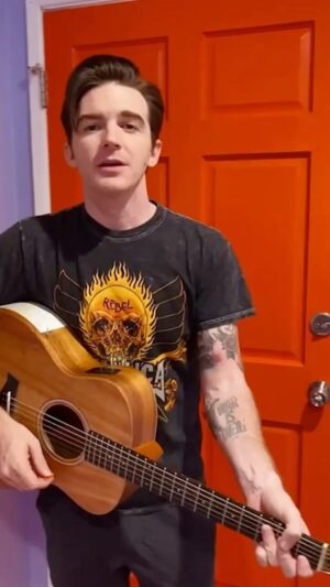 Drake Bell Instagram - Etiqueta a quien te haga feliz #DrakeBell