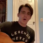 Drake Bell Instagram - Gracias por sus sugerencias, decidí grabar esta canción del gran @juanes