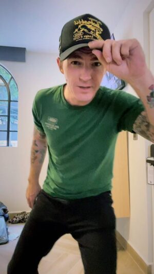 Drake Bell Instagram - Aburrido en mi cuarto…