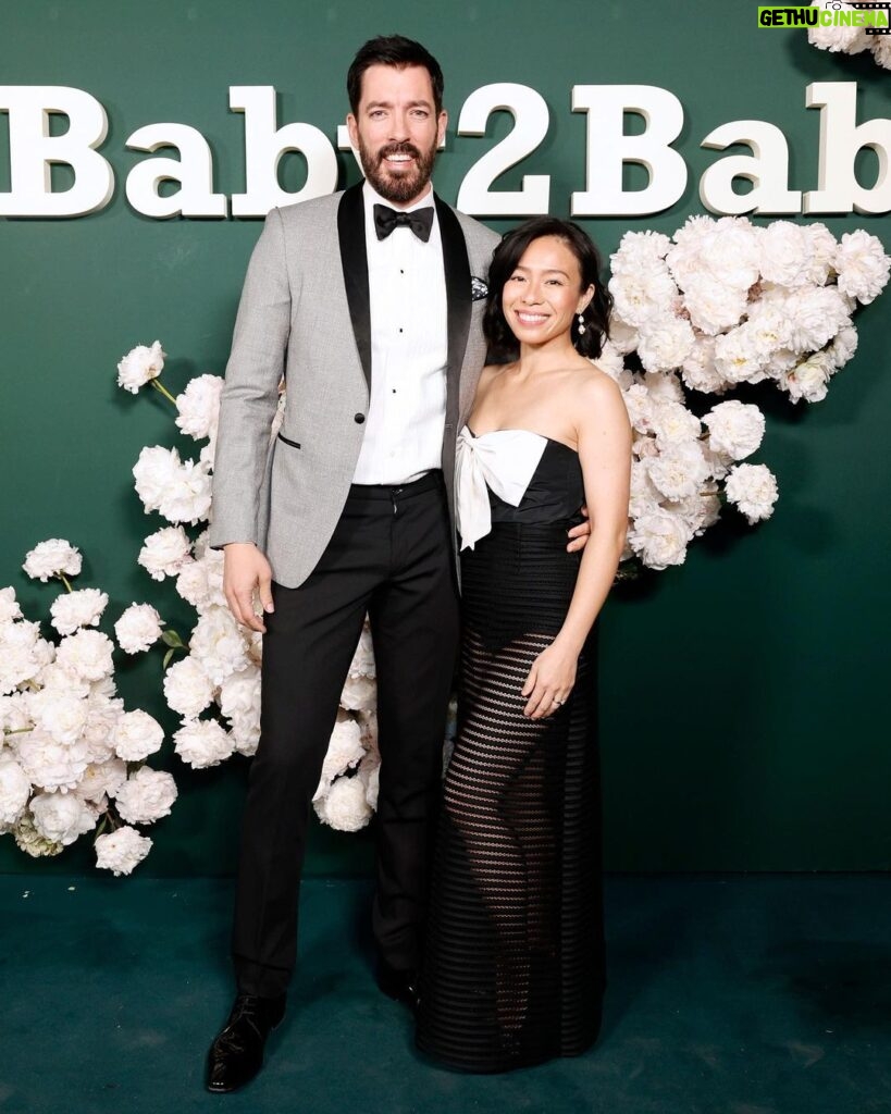 Drew Scott Instagram - So many amazing, big-hearted people came together in one night. @salmahayek, your love and passion for helping children is infectious. Thank you @baby2baby for putting people first and marking a global difference👶❤️ 📷: Getty Images for Baby2Baby