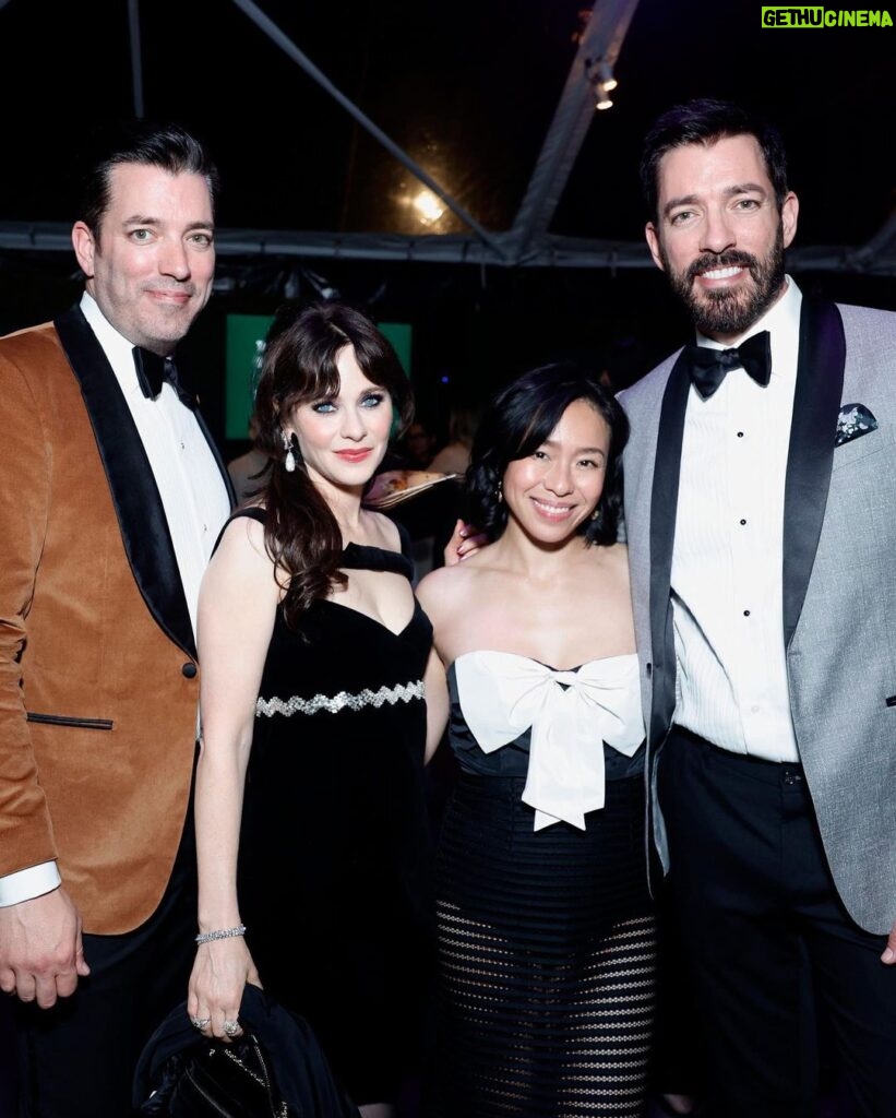 Drew Scott Instagram - So many amazing, big-hearted people came together in one night. @salmahayek, your love and passion for helping children is infectious. Thank you @baby2baby for putting people first and marking a global difference👶❤️ 📷: Getty Images for Baby2Baby
