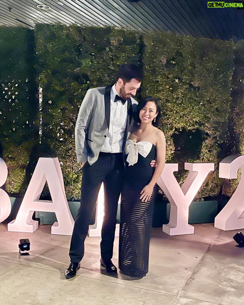 Drew Scott Instagram - So many amazing, big-hearted people came together in one night. @salmahayek, your love and passion for helping children is infectious. Thank you @baby2baby for putting people first and marking a global difference👶❤️ 📷: Getty Images for Baby2Baby