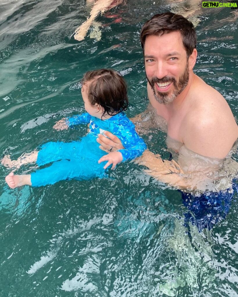 Drew Scott Instagram - Pool time with P 🏊‍♂️💧