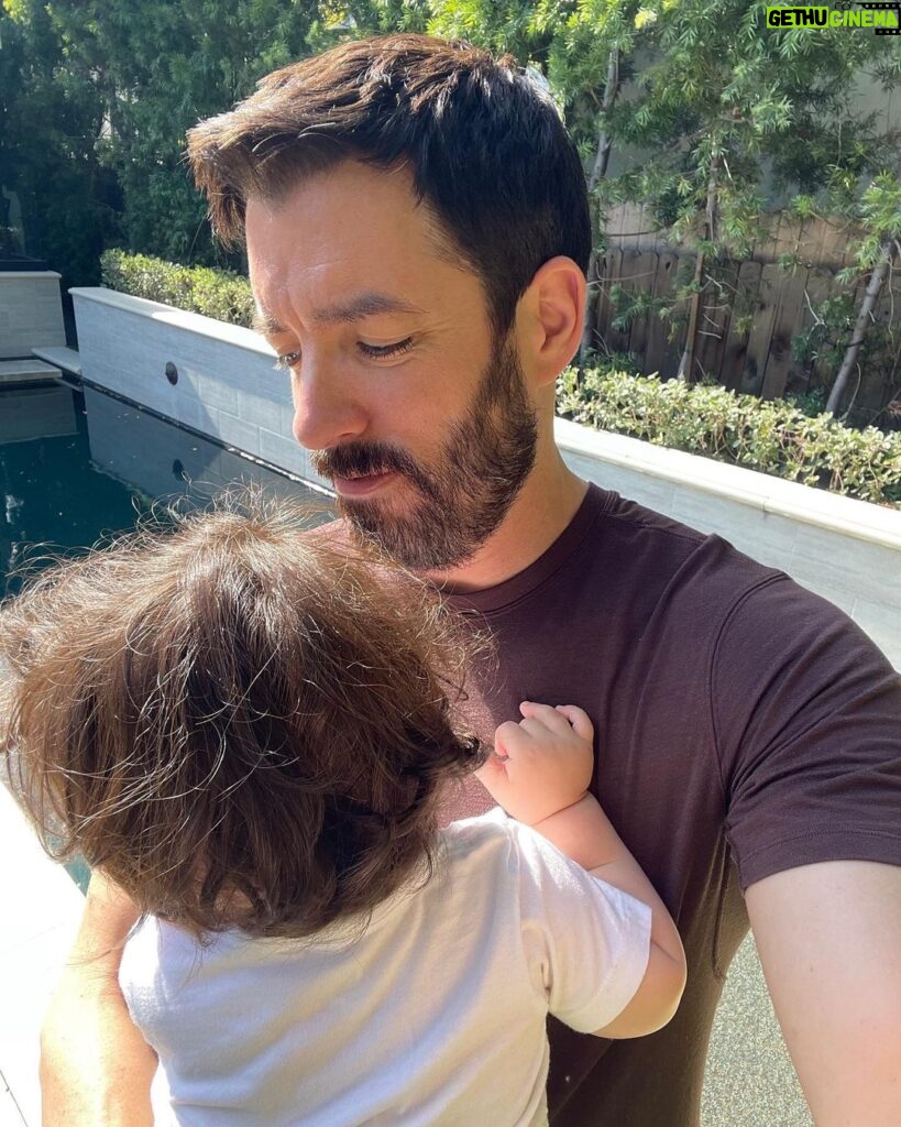 Drew Scott Instagram - Pool time with P 🏊‍♂️💧