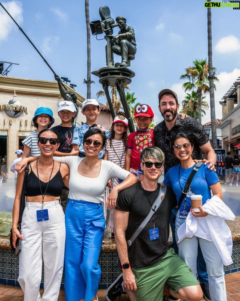 Drew Scott Instagram - Soaked up some precious family time (and also got soaked on Jurassic Park) Universal Studios Hollywood