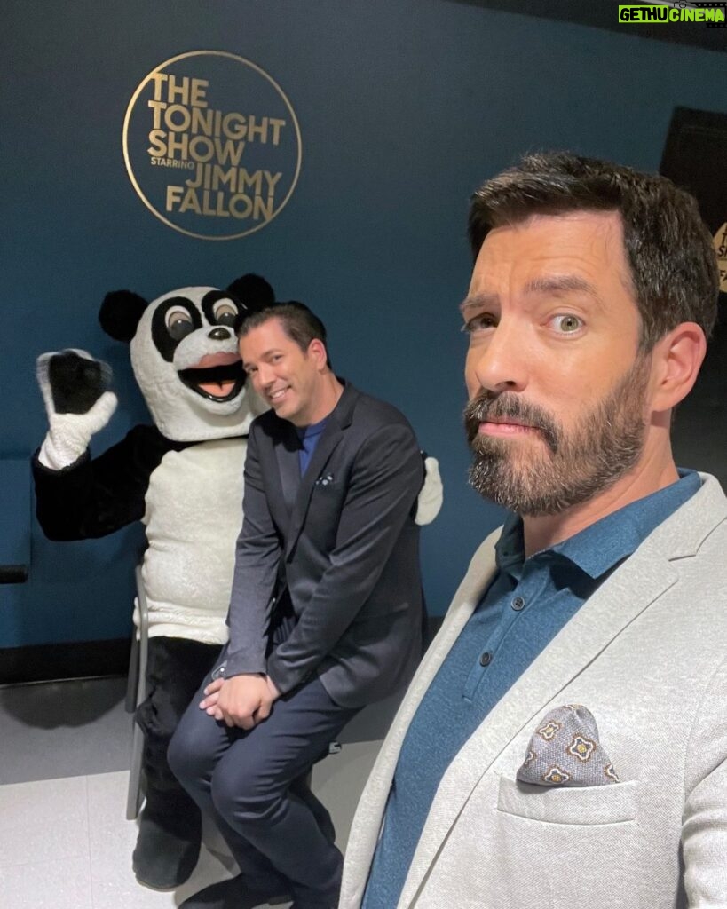 Drew Scott Instagram - Some people like to sit on Santa's knee, @jonathanscott likes to sit on panda's knee. Don't judge. #FallonTonight