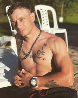 Dtoke Instagram - Lo que no te mata te hace más fuerte 😘