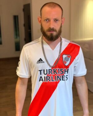 Dtoke Instagram - Muchas gracias @adidasar 
Nueva casaca de @riverplate 
#adidasfootball 
Nos vemos el finde perris!!