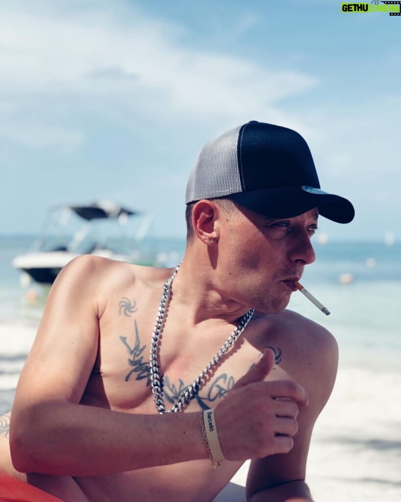 Dtoke Instagram - 🚭 ahí va awanta! Cancún, Quintana Roo