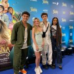 Duda Pimenta Instagram - Gente, tá chegando o dia! 🗣️🗣️🗣️ 30 de Novembro estreia “As Aventuras de Poliana - O Filme” nas telonas de todo Brasil e eu tô muito, MUITO feliz! Quero agradecer todo mundo que participou de alguma forma desse projeto de levar o sucesso de Poliana para o cinema, o resultado ficou incrível, um filme divertido, emocionante e para toda a família curtir. Elenco, direção, produção, parceiros, técnica, vocês são maravilhosos. Obrigada família @sbt e Íris Abravanel por terem visto em mim alguém que pudesse dar vida para a Kessya, essa personagem que mudou a minha história e que vai existir pra sempre no meu coração e no coração do público. Convido GERAL para ir assistir no cinema, principalmente na primeira semana, bora prestigiar o cinema nacional e também descobrir o que esse quarteto fantástico aprontou. Foi feito com muito carinho e tenho certeza que vocês irão amar. Fotos da pré-estreia em SP ✨ @polianamocaoficial @wbpictures_br @panoramica_filmes @igorjansen @enzokoficial @sophiavalverde @barbarafrancaa @labocchino @pabloxmorais @daltonvighreal @jacksonantunesreal Cláudio Boeckel @hernanvi #polianaofilme #asaventurasdepolianaofilme #dudapimenta #igorjansen #sophiavalverde #enzokrieger #sbt #cinema