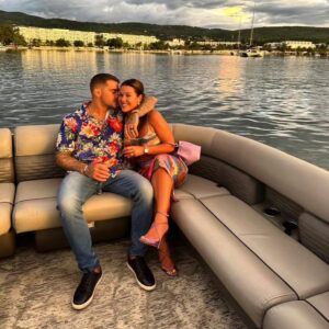 Dustin Poirier Instagram - Happy 14 year anniversary toots! I love you and can't imagine my life without you 

@robertgrahamnyc 🧵

#PaidInFull ##ElDiamante