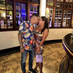 Dustin Poirier Instagram - Happy 14 year anniversary toots! I love you and can't imagine my life without you 

@robertgrahamnyc 🧵

#PaidInFull ##ElDiamante