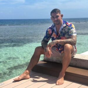 Dustin Poirier Instagram - Happy 14 year anniversary toots! I love you and can't imagine my life without you 

@robertgrahamnyc 🧵

#PaidInFull ##ElDiamante