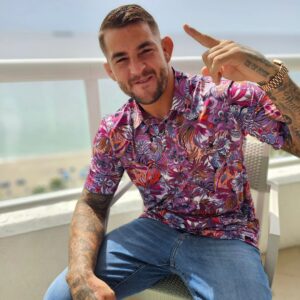 Dustin Poirier Instagram - Happy Father's day!!

@robertgrahamnyc 💧 

#Dadinfull #ElDiamante